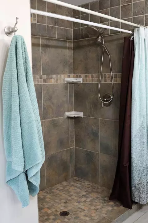 Bath - 21831 Hogan Ave, Hampton, MN 55031 photo 3 of 4