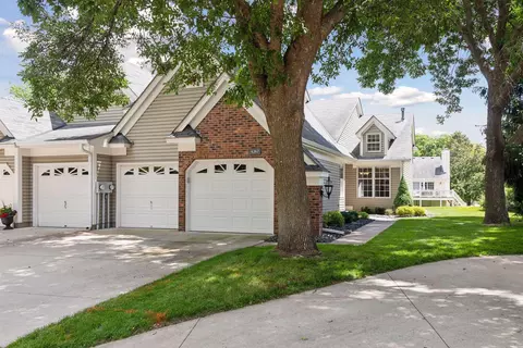 4267 Pond View Ct, White Bear Township, MN 55110