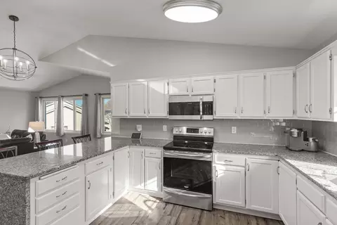 804 Wescott Sq, Eagan, MN 55123 photo 2