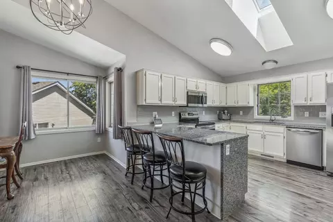 804 Wescott Sq, Eagan, MN 55123