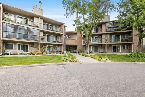 3850 Plymouth Blvd #220, Plymouth, MN 55446