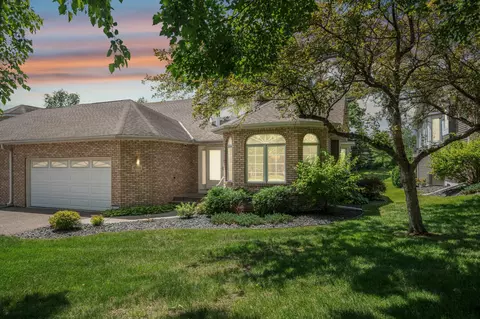 4185 Thornhill Ln, Vadnais Heights, MN 55127