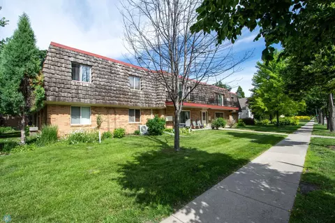1111 4th St S #F, Moorhead, MN 56560