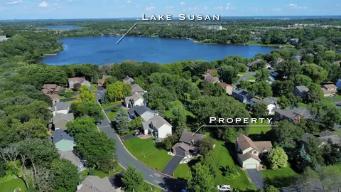 8281 W Lake Ct, Chanhassen, MN 55317