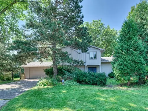 1984 Shryer Ave W, Roseville, MN 55113