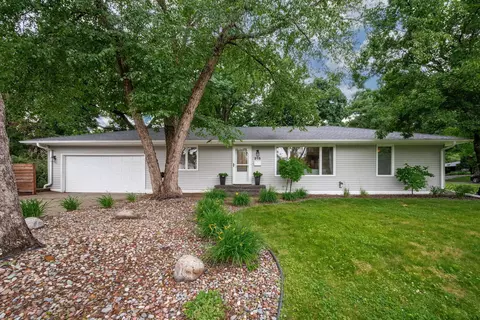 315 Meadow Ln N, Golden Valley, MN 55422