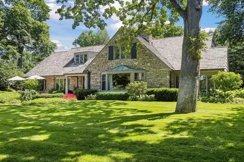 332 Mississippi River Blvd S, Saint Paul, MN 55105