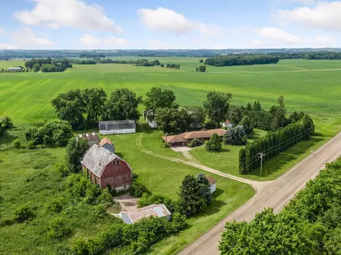 42116 County 8 Blvd, Kenyon, MN 55946