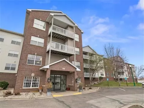 2231 Penn Pl #125, North Saint Paul, MN 55109