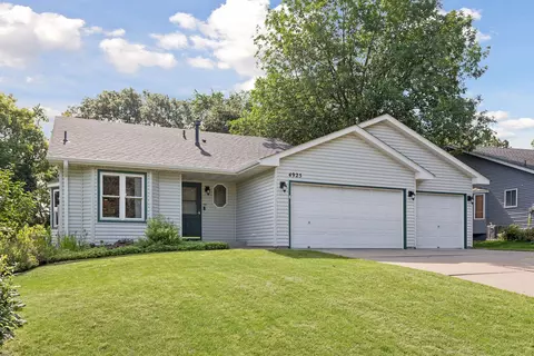 4925 Heather Ridge Rd N, Oakdale, MN 55128