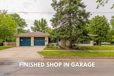 18 12th Ave S, Moorhead, MN 56560