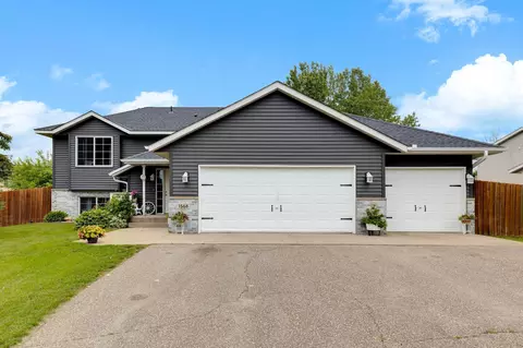 1568 Plum Creek Dr SE, Cambridge, MN 55008
