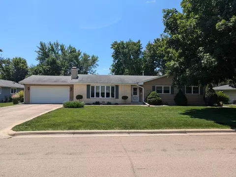 416 Ridge Rd, Albert Lea, MN 56007