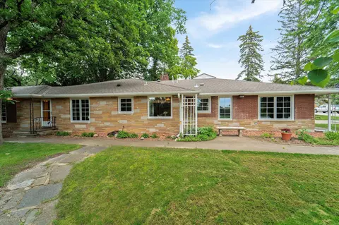 2405 Pascal St, Roseville, MN 55113