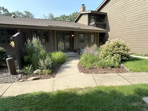150 Birnamwood Dr, Burnsville, MN 55337