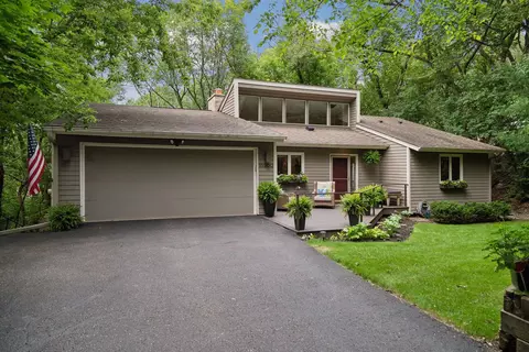 15900 Highwood Dr, Minnetonka, MN 55345