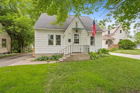909 NW 3rd Ave, Grand Rapids, MN 55744