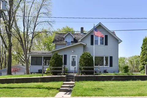 8541 Kennedy Memorial Dr, Saint Bonifacius, MN 55375