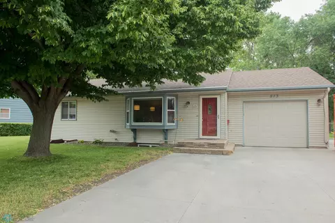513 8th Ave W, West Fargo, ND 58078