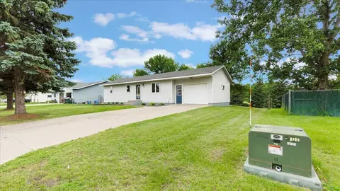 609 Eastview Dr, Sauk Centre, MN 56378