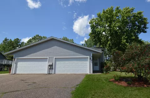 4738 Hayward Rd N, Oakdale, MN 55128