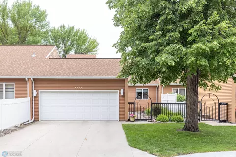3335 W Prairiewood Dr S, Fargo, ND 58103