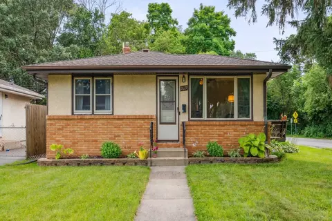 1619 Mcafee St, Saint Paul, MN 55106