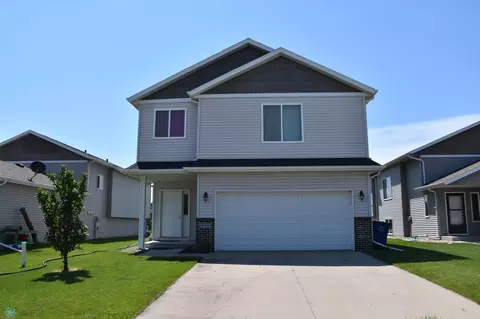 949 35th St S, Moorhead, MN 56560