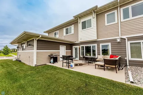 2990 Calico Dr S #B, Fargo, ND 58104