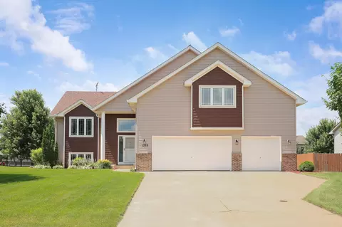 1339 Evergreen Pl, Mayer, MN 55360