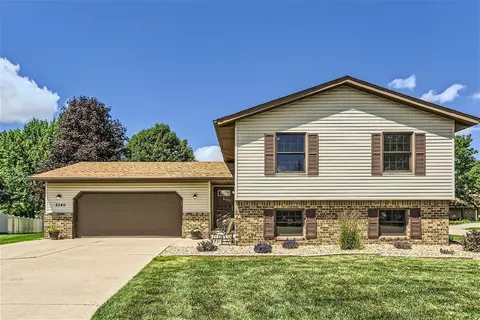 2340 Helena Ave N, Oakdale, MN 55128
