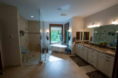 Bath - 36641 Mosswood Rd, Cushing, MN 56443 photo 1 of 6