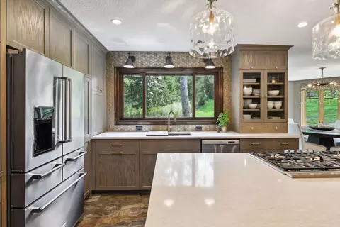 13101 Beehive Ct, Eden Prairie, MN 55346