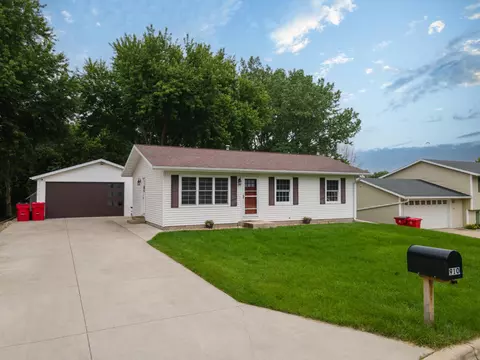 910 NW Walnut St, Mantorville, MN 55955