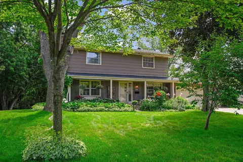 2060 Kelly Dr, Golden Valley, MN 55427