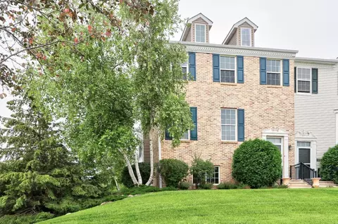 9969 Pincherry Ln, Eden Prairie, MN 55347