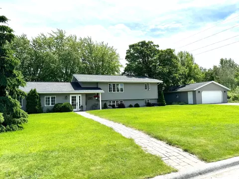 1010 2nd St SE #B, Roseau, MN 56751