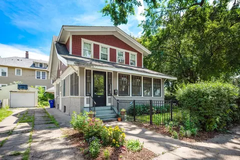 152 Lexington Pkwy S, Saint Paul, MN 55105