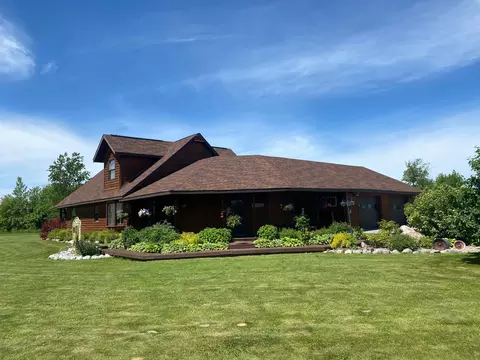 32809 400th Ave, Roseau, MN 56751