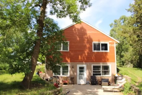 226 3rd Ave SE, New London, MN 56273