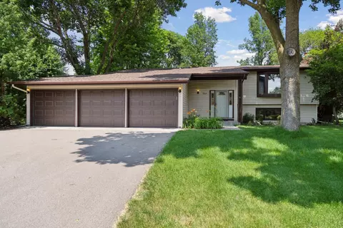 9860 Linden Dr, Eden Prairie, MN 55347