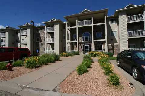 1590 Parkwood Dr #111, Woodbury, MN 55125