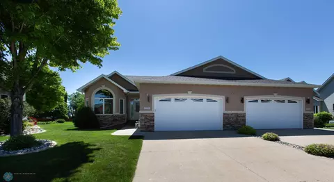 3406 Wheatland Pines Dr S, Fargo, ND 58103