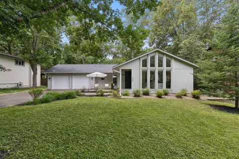 230 Kenwood St, Mahtomedi, MN 55115