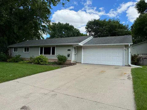 331 S Redwood Dr, Mankato, MN 56001