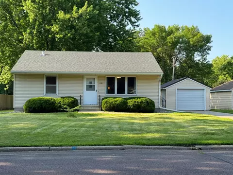 661 7th St SW, Wells, MN 56097