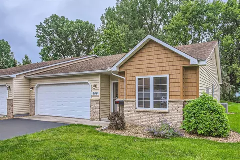 806 Garceau Ln, Vadnais Heights, MN 55127