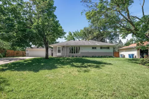 319 W 104th St, Bloomington, MN 55420