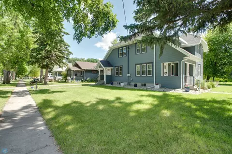 508 10th St N, Moorhead, MN 56560