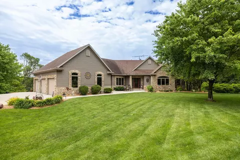 2384 Hawthorn Hill Rd NE, Rochester, MN 55906